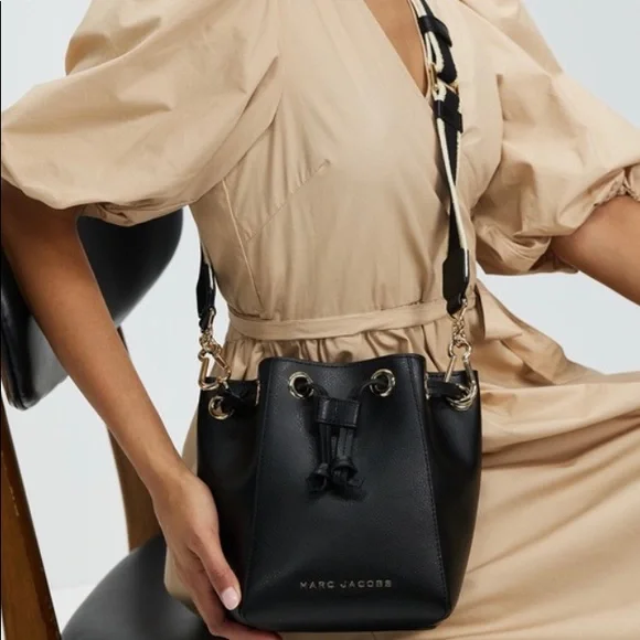 Authentic THE MARC JACOBS Leather Drawstring bucket bag - Picture 3 of 16